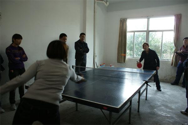 2011年元旦趣味运动会集锦-乒乓球赛场2